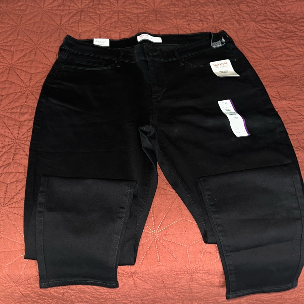 Size 16S- Levi Strauss Signature Women’s Jeans- Black- Mid Rise Skinny
